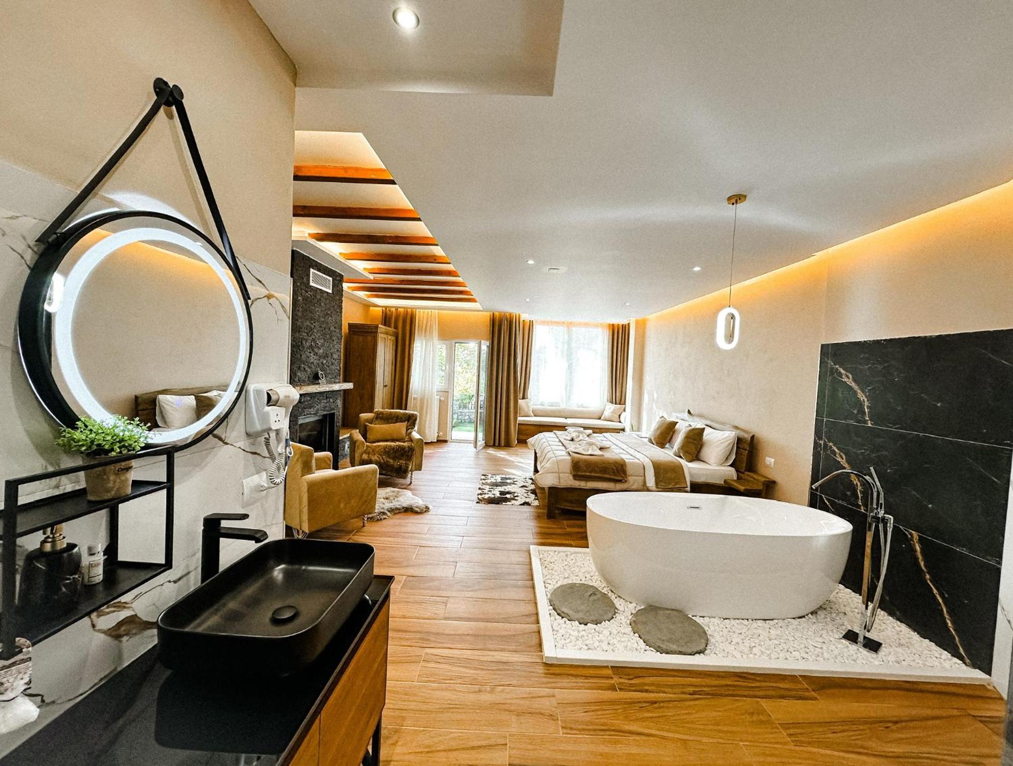 Vila Alpini Razëm 外观 照片