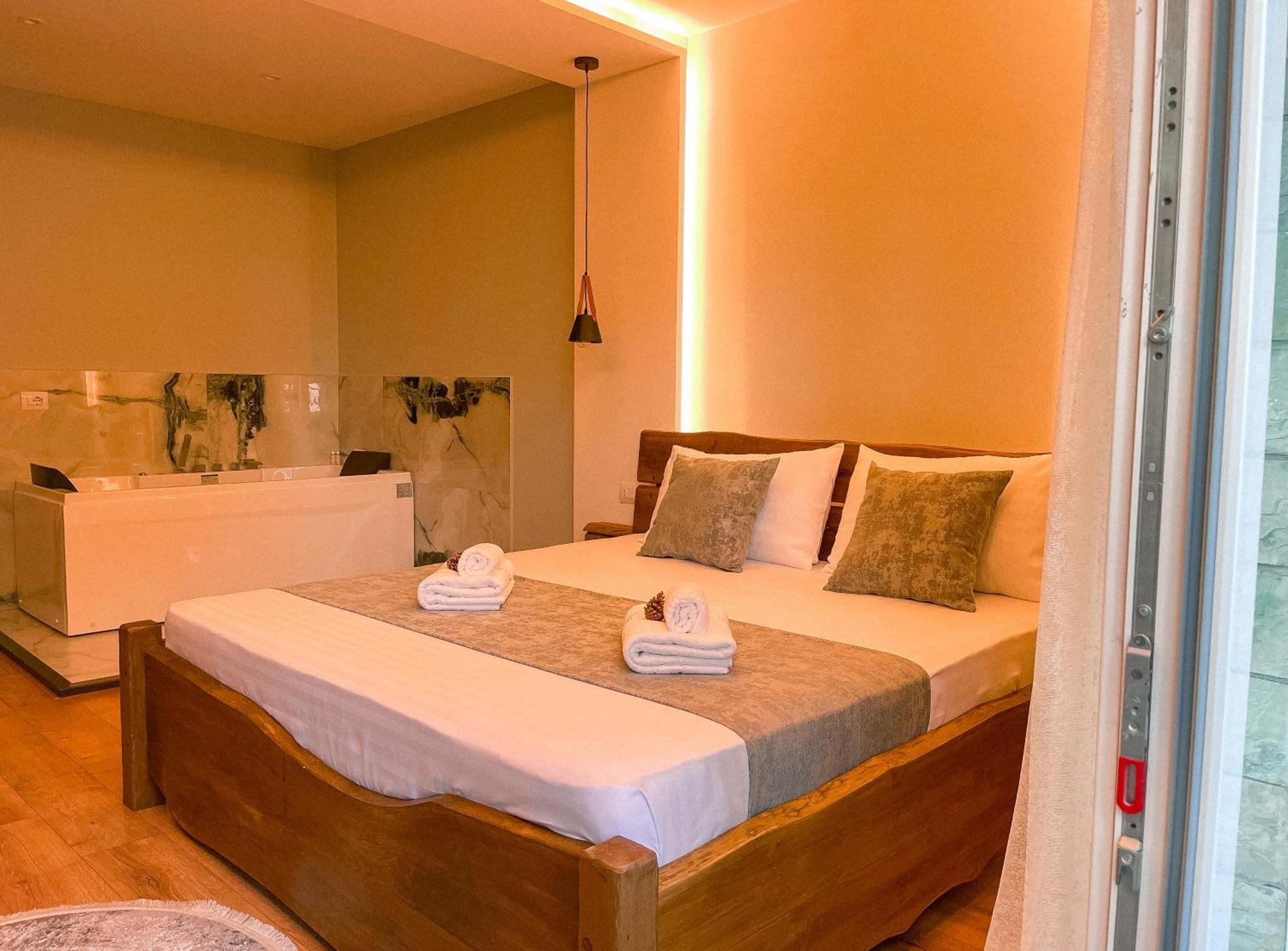 Vila Alpini Razëm 外观 照片