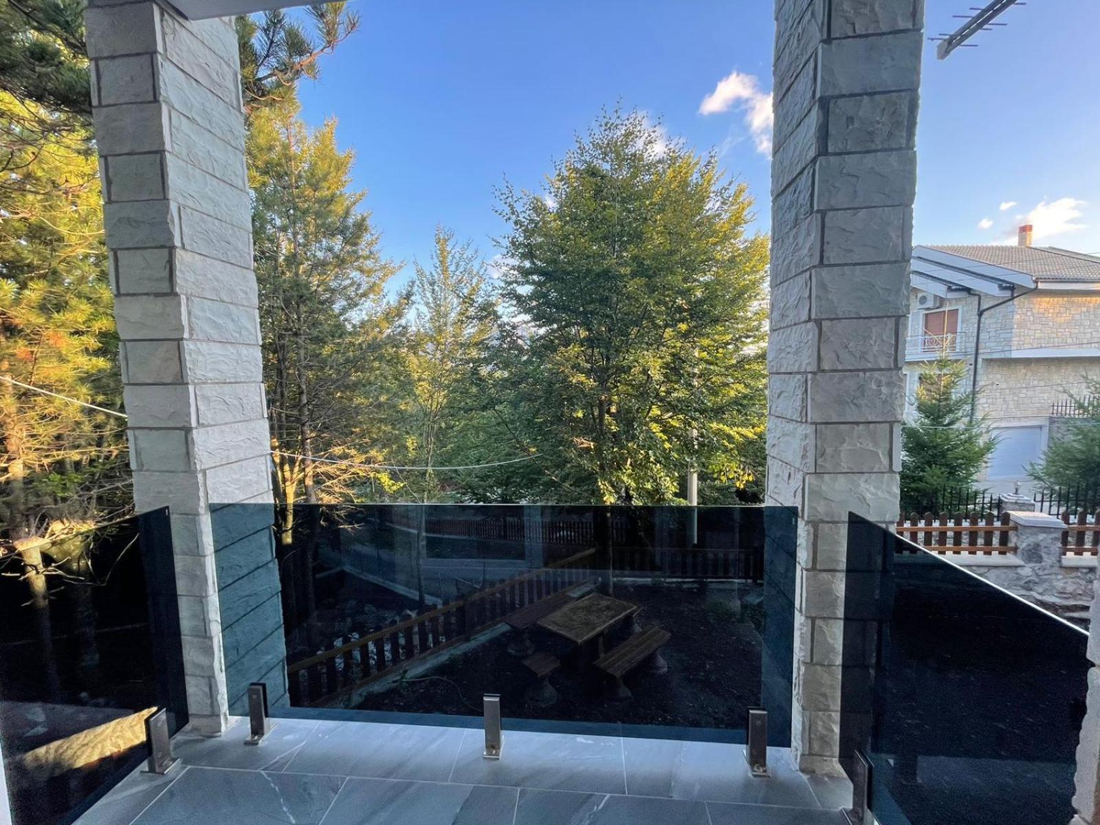Vila Alpini Razëm 外观 照片